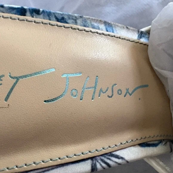 Betsey Johnson Blue Floral Women's Shoes New in original packaging - Picture 11 of 16